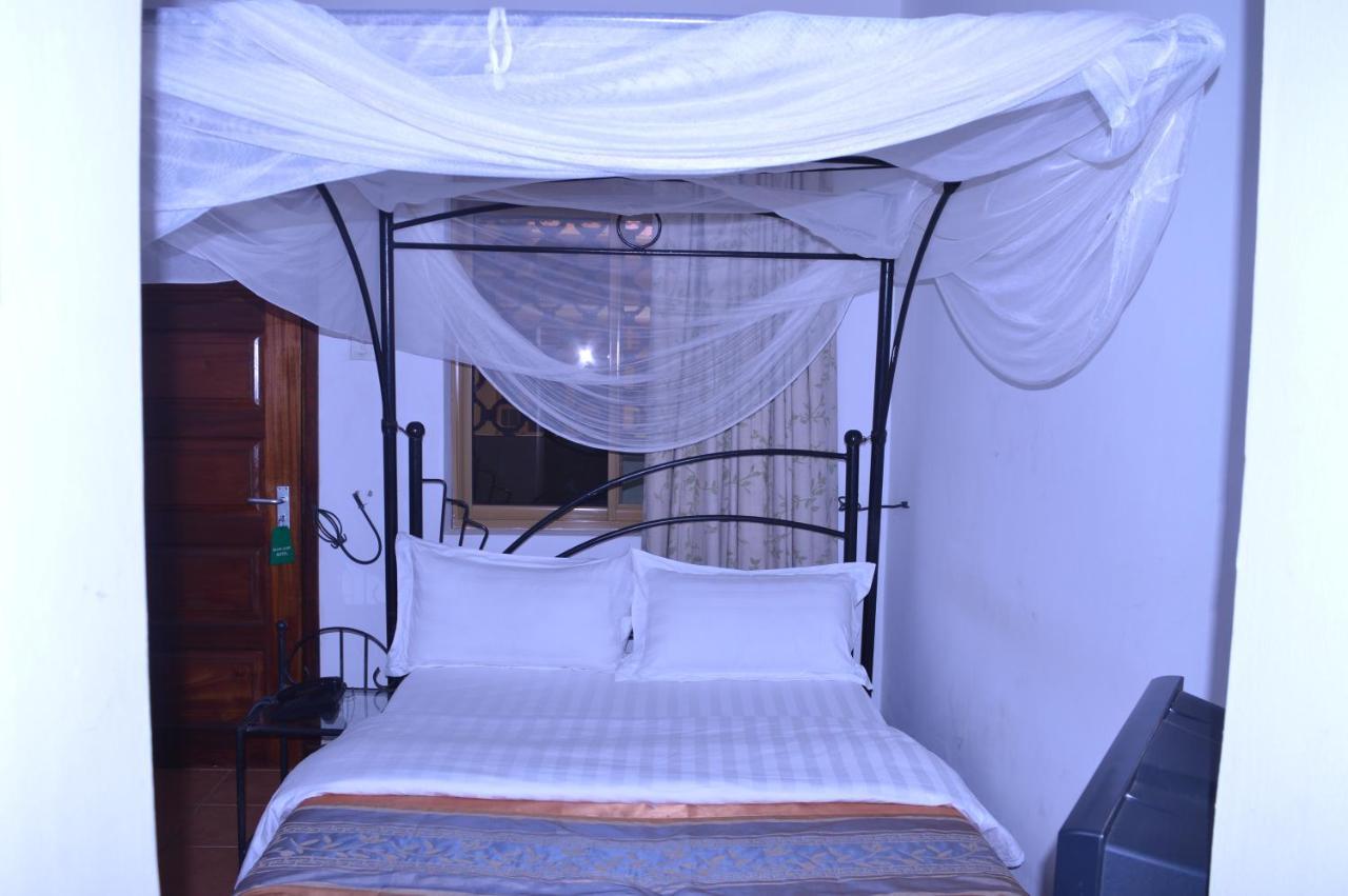 Rates Hotel Mbale Exteriér fotografie